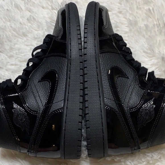 NIKE AIR JORDAN 1 MID SNEAKERS - Picture 7 of 10